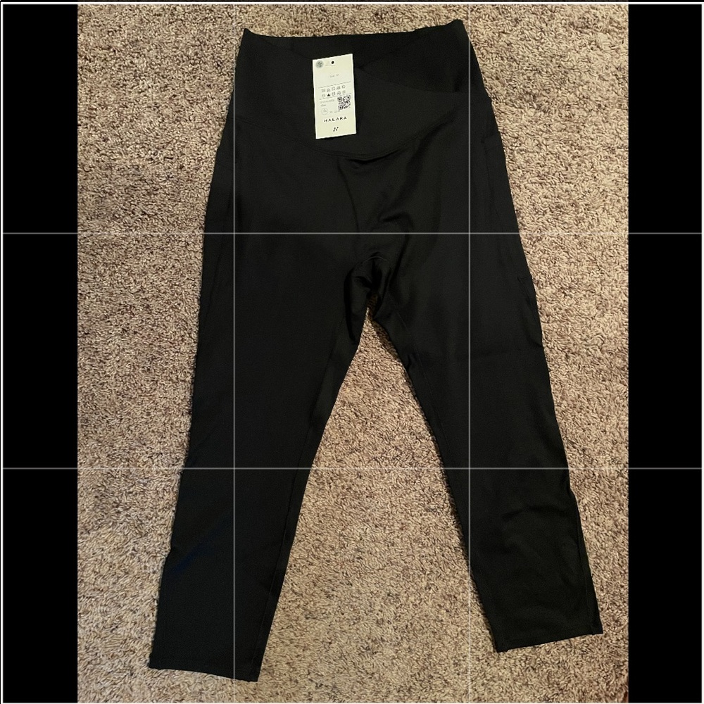 Cropped black Halara leggings NWT
